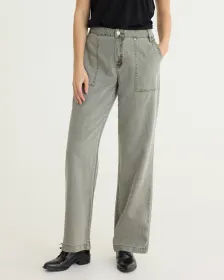 Pantalon à taille mi-haute et jambe droite avec grandes poches