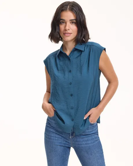 Extended-Sleeve Buttoned-Down Blouse