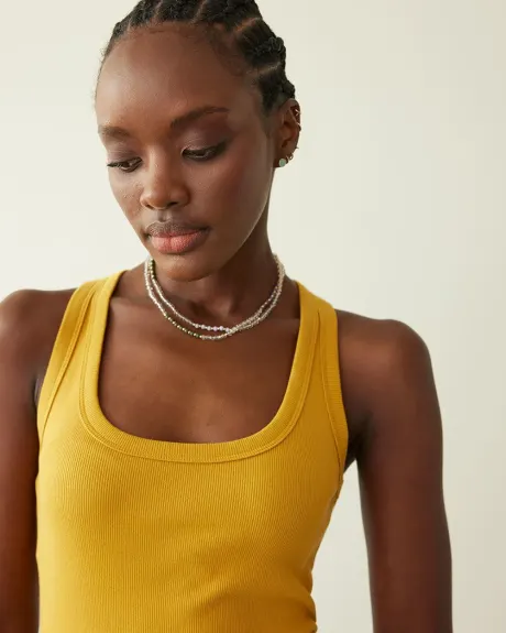 Camisole côtelée à encolure dégagée