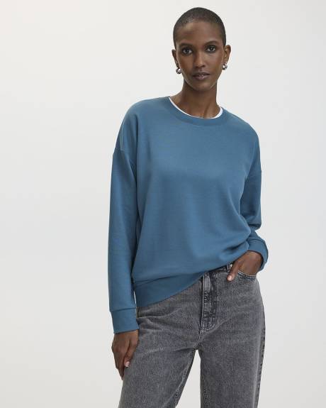 Long-Sleeve Crew-Neck Sweatshirt - R Essentials