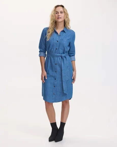 Robe boutonnée en denim avec ceinture à nouer