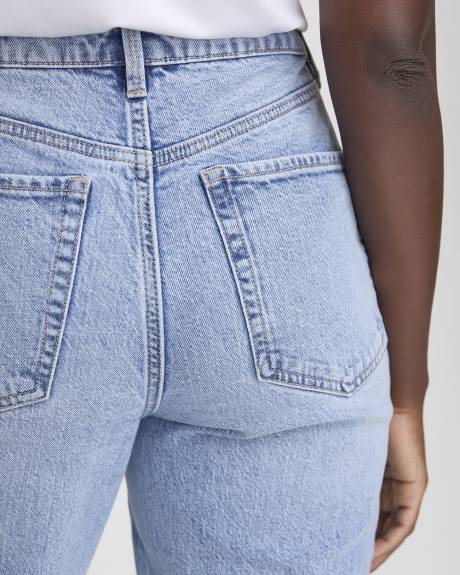 Jean à jambe fuselée et taille haute - Le Mom Jeans