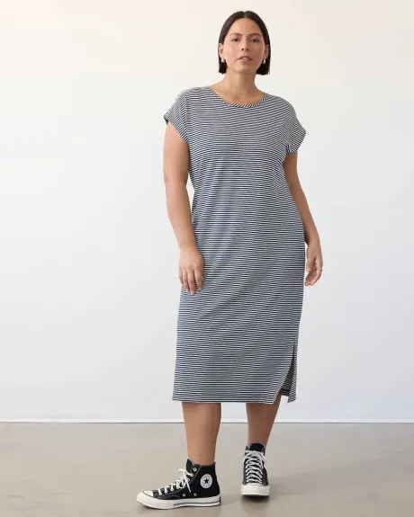 Extended-Sleeve Crew-Neck Midi Dress