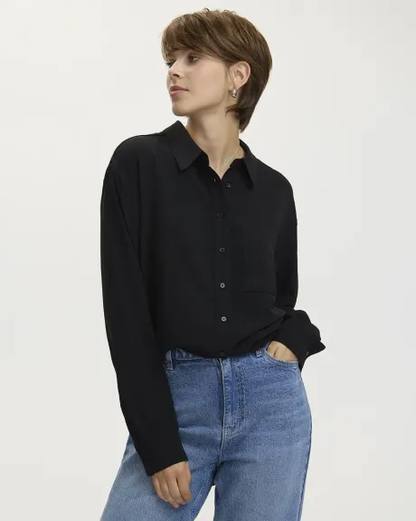 Blouse boutonnée à manches longues avec poche à la poitrine