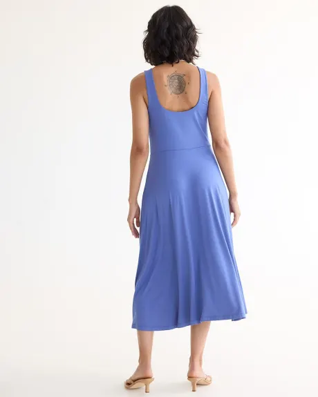 Robe midi sans manches avec col carré