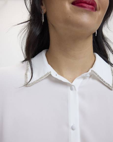 Blouse boutonnée à manches longues avec détail au col