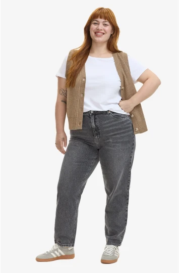 Tapered jeans for women