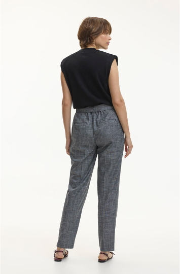 Tapered pants for women