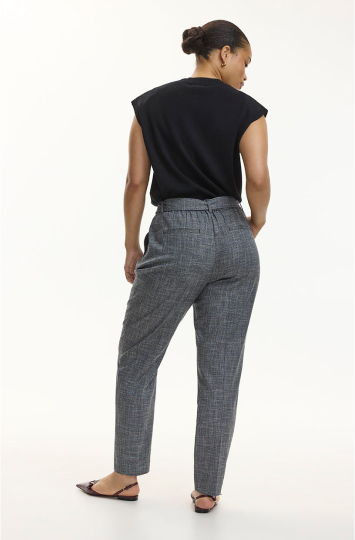 Tapered pants for women