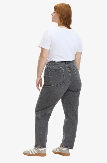 Tapered jeans for women