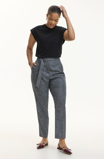 Tapered pants for women