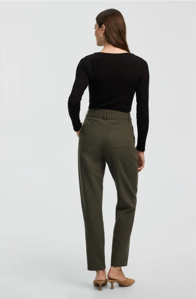 Tapered pants for women