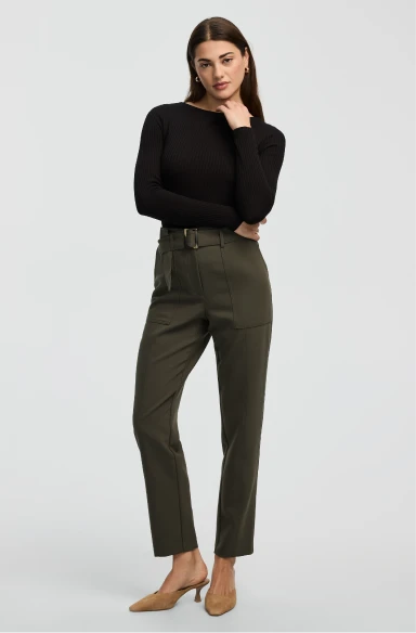 Tapered pants for women